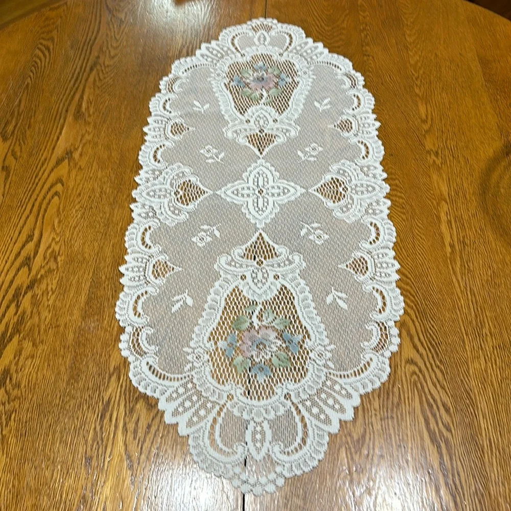 #22 32”x 14.5” Floral doliy with scalloped edges white with water color flowers
